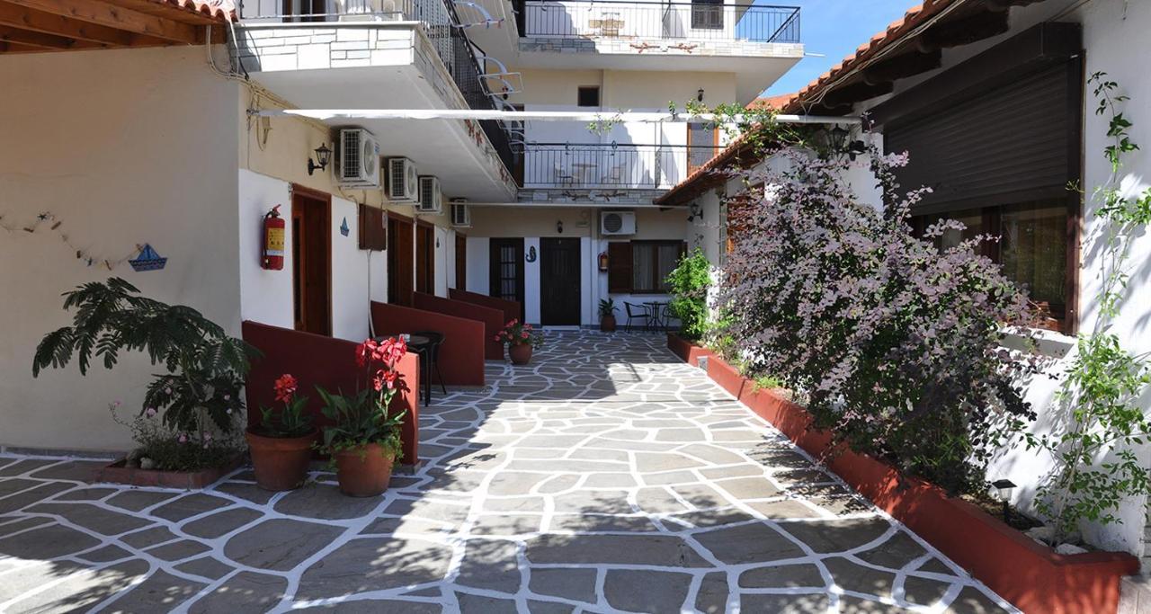 Natsios Apartments Hanioti Ngoại thất bức ảnh