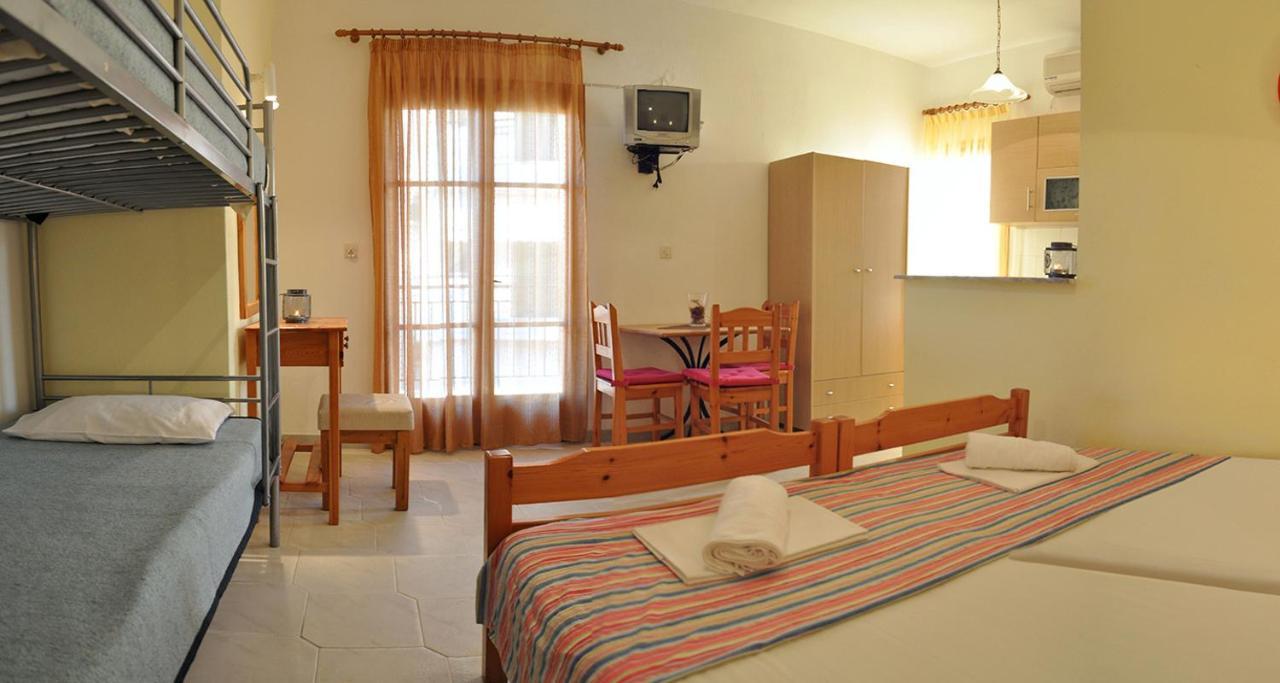 Natsios Apartments Hanioti Ngoại thất bức ảnh